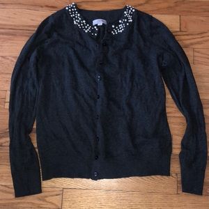 Gray cardigan with decorative faux pearl collar